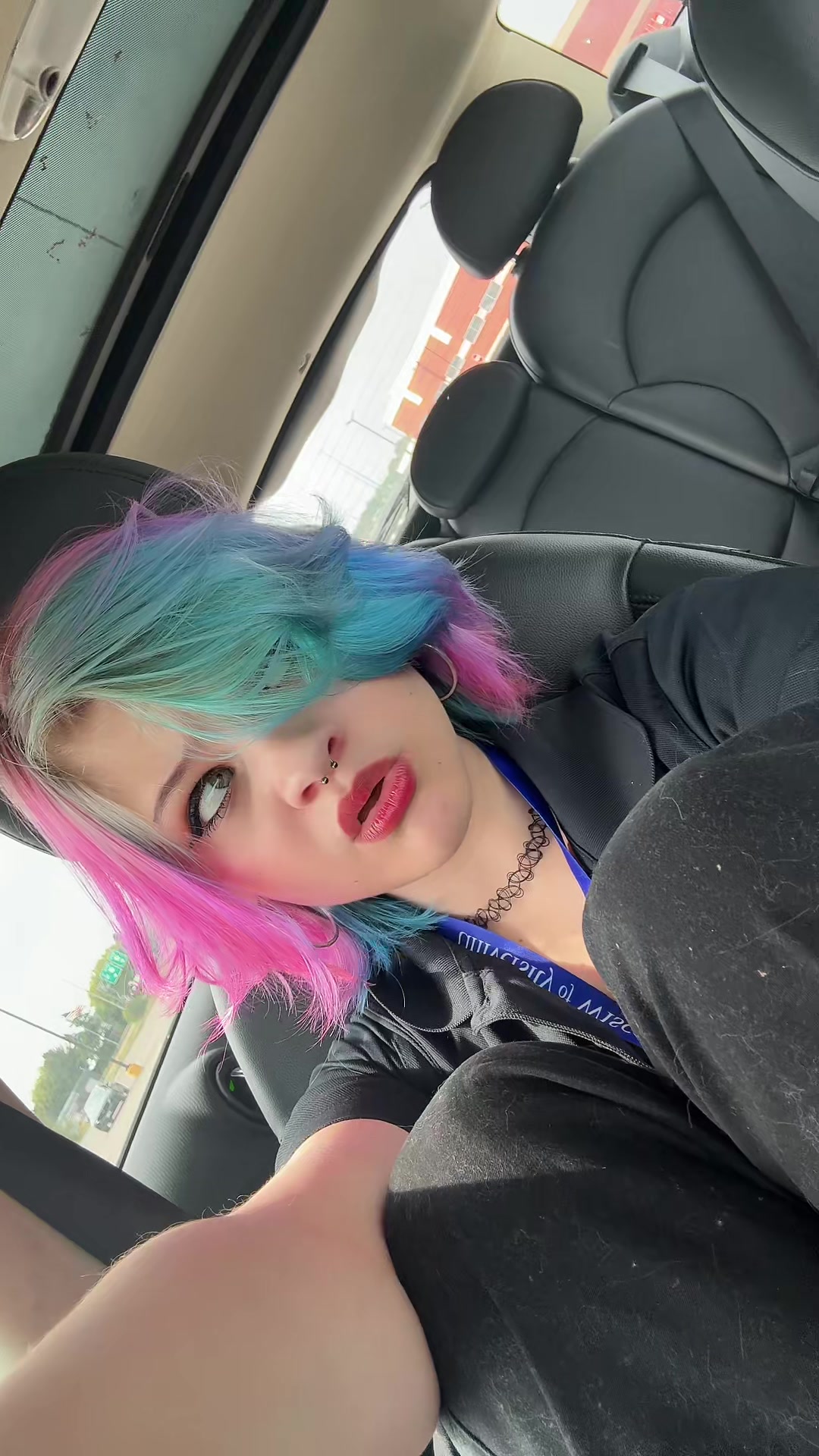 @Emi 🏳️&zwj;🌈