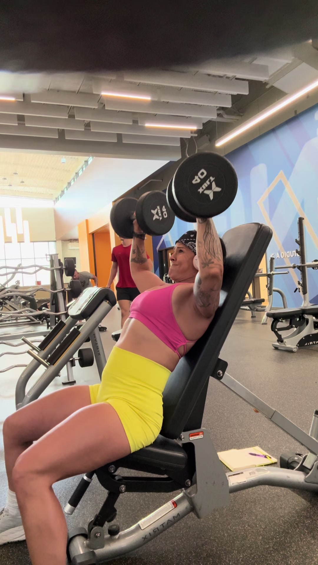 @fitmom_of_4_