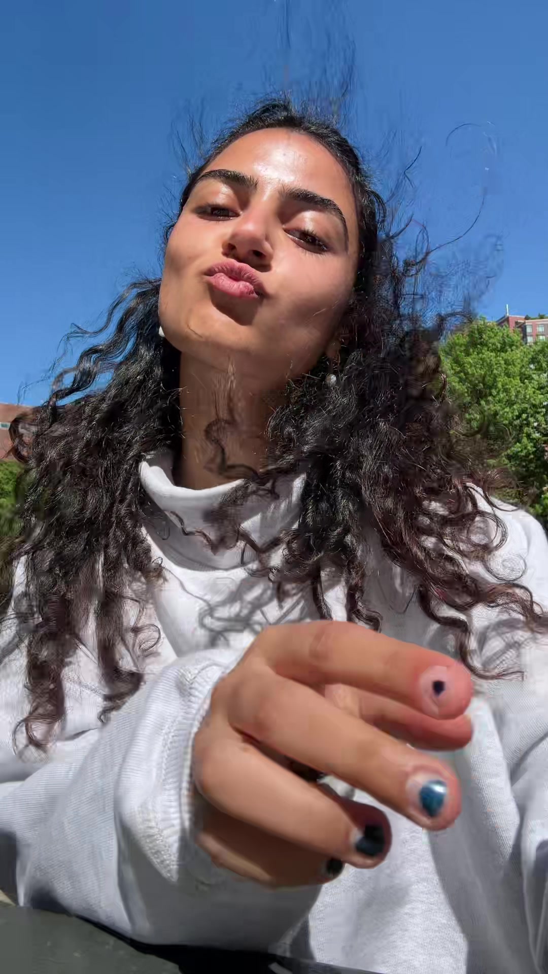 @Ava