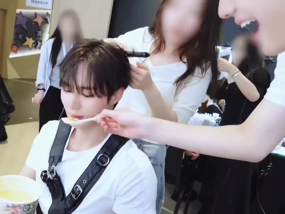 @️️⋆ .⟡