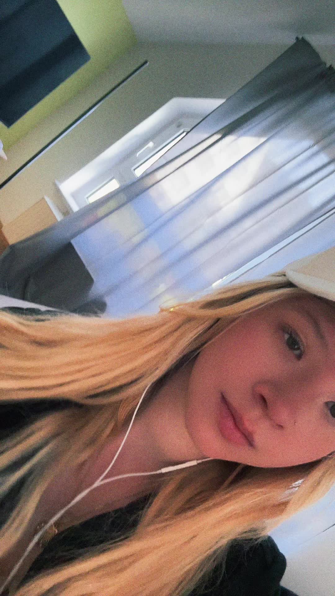 @Laura 🖤 🧸