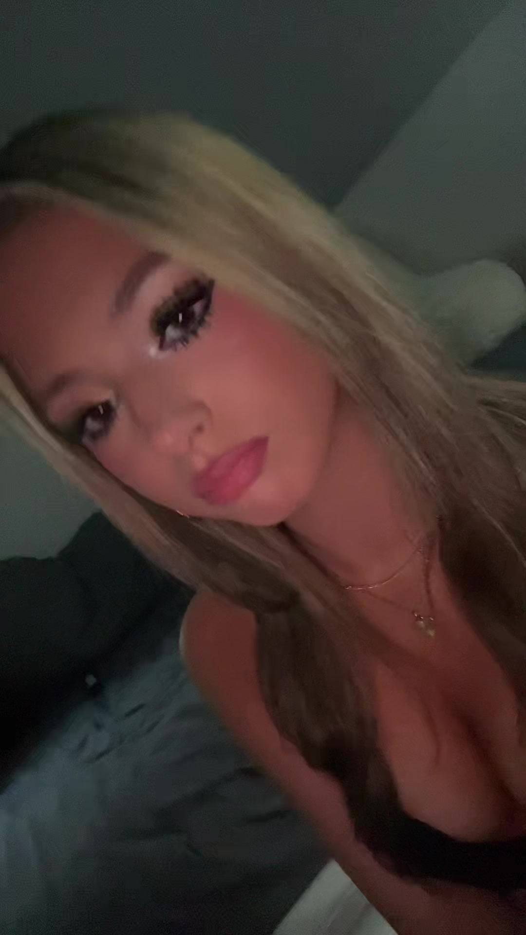 @🧎🏻&zwj;♀️