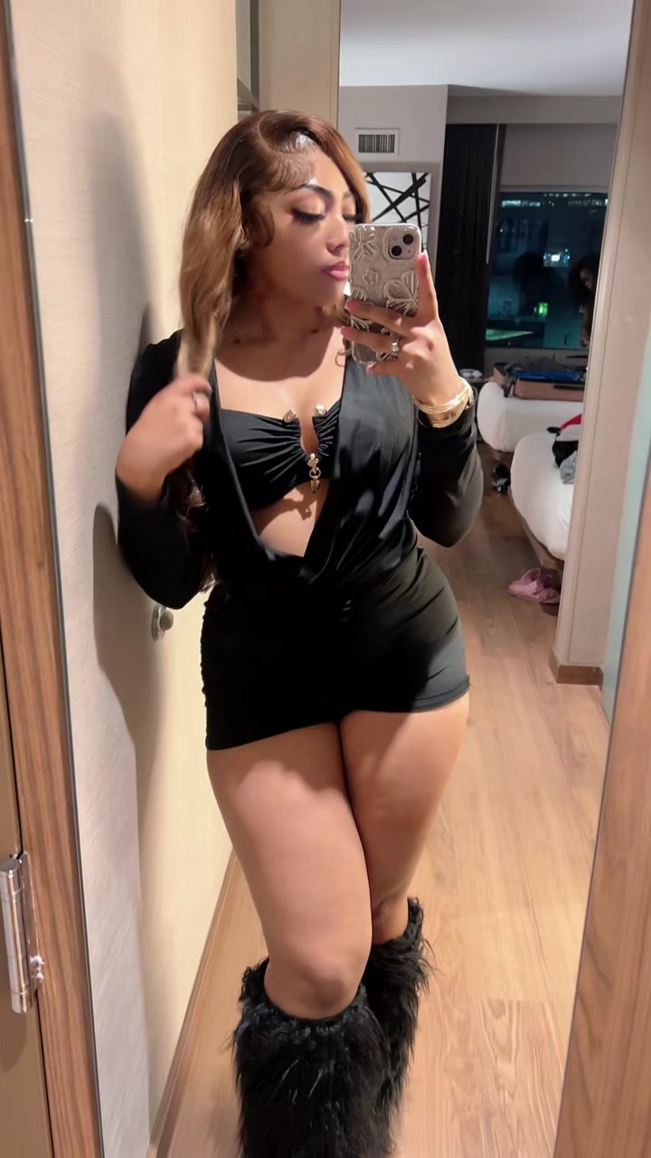 @Angelina🦋