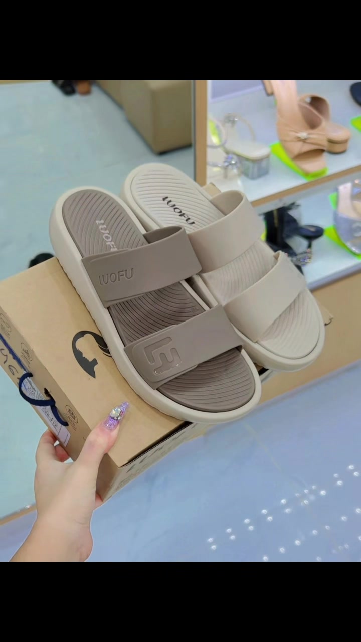 @Cherry Shoe Store