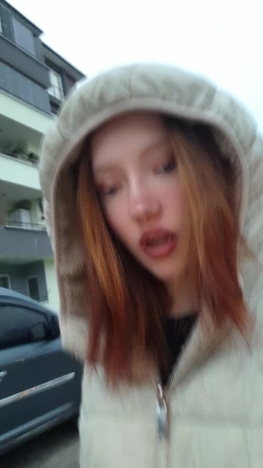 @E,