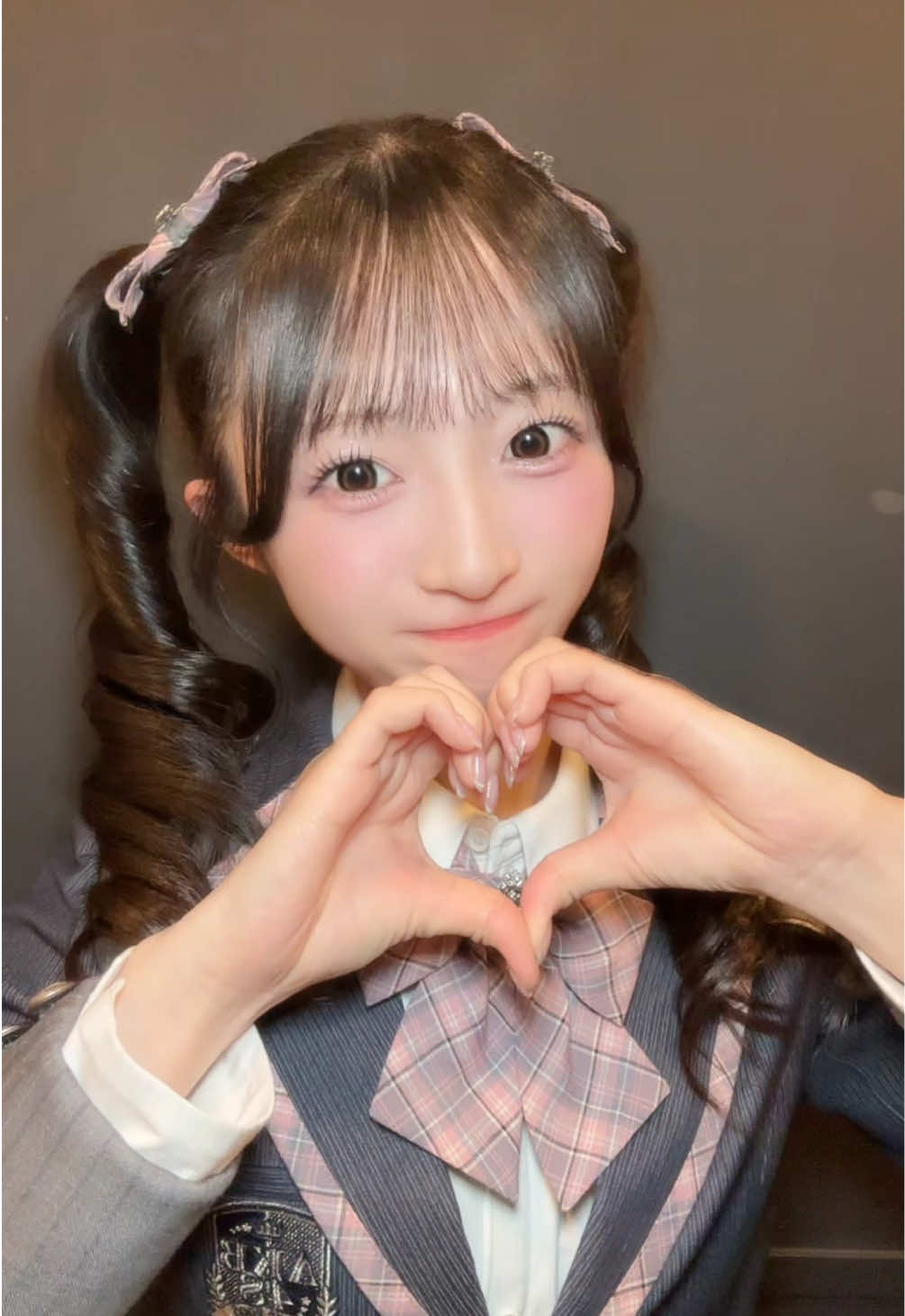 @秋山由奈