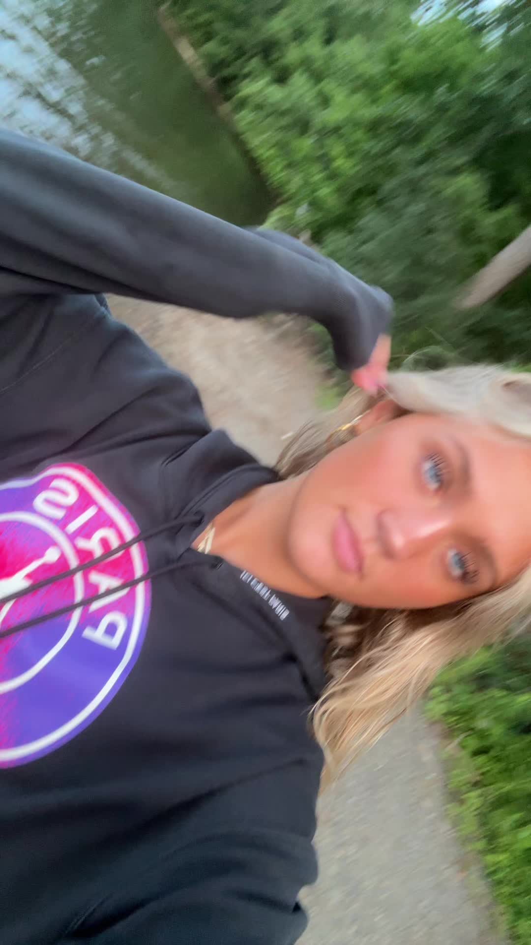 @urjustahoe1