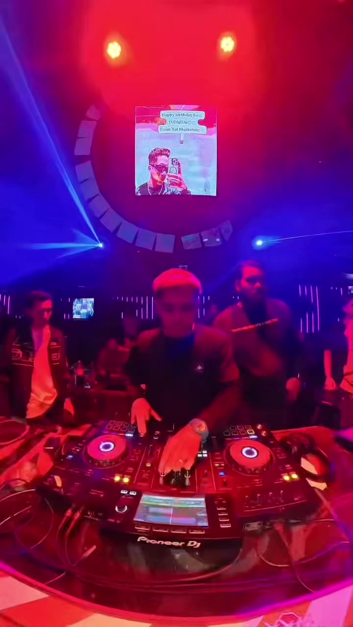 @𝖒𝖆𝖓𝖟