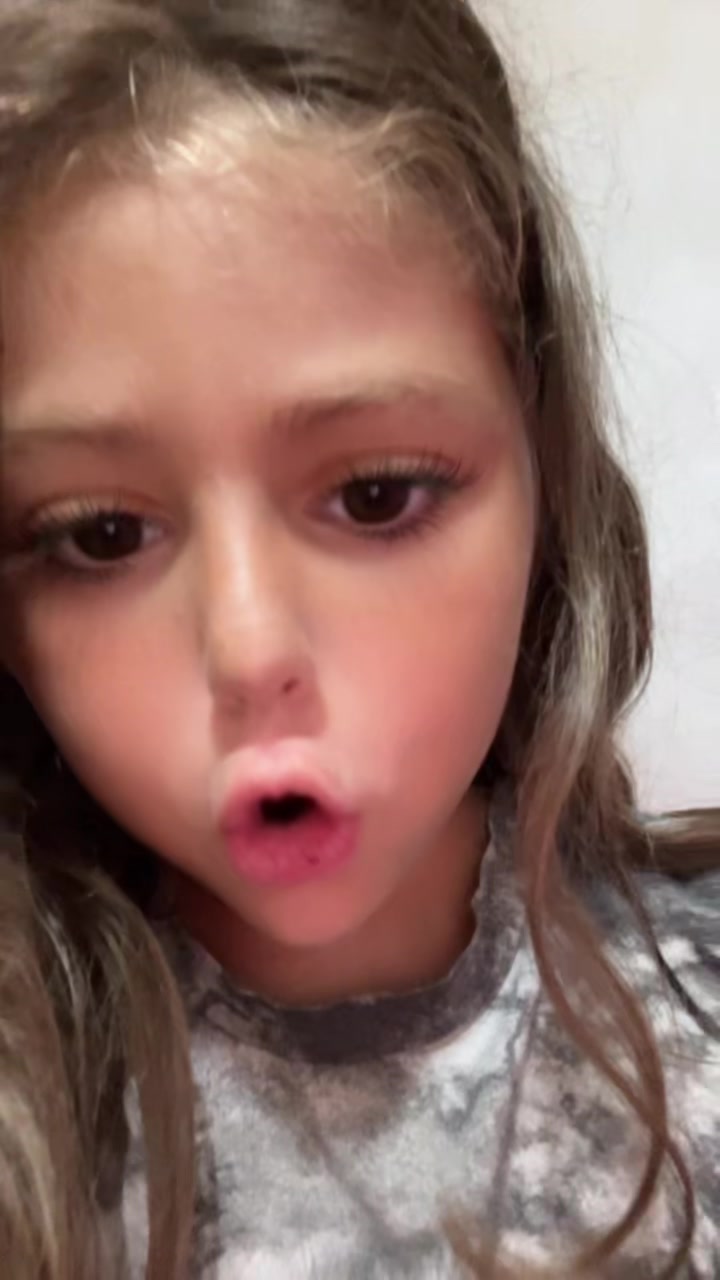 @angela_molly