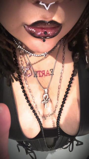 @𝒜𝓂𝒾𝓇𝒶 🦇
