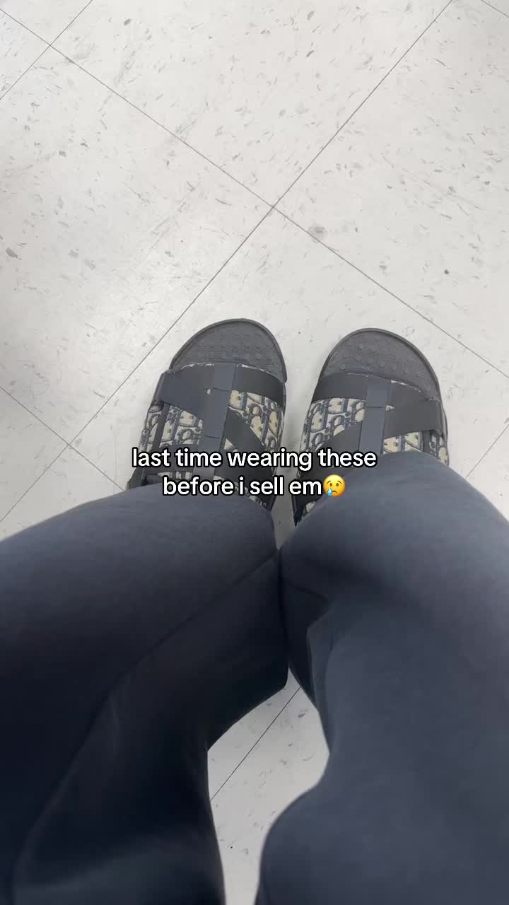 @￼
