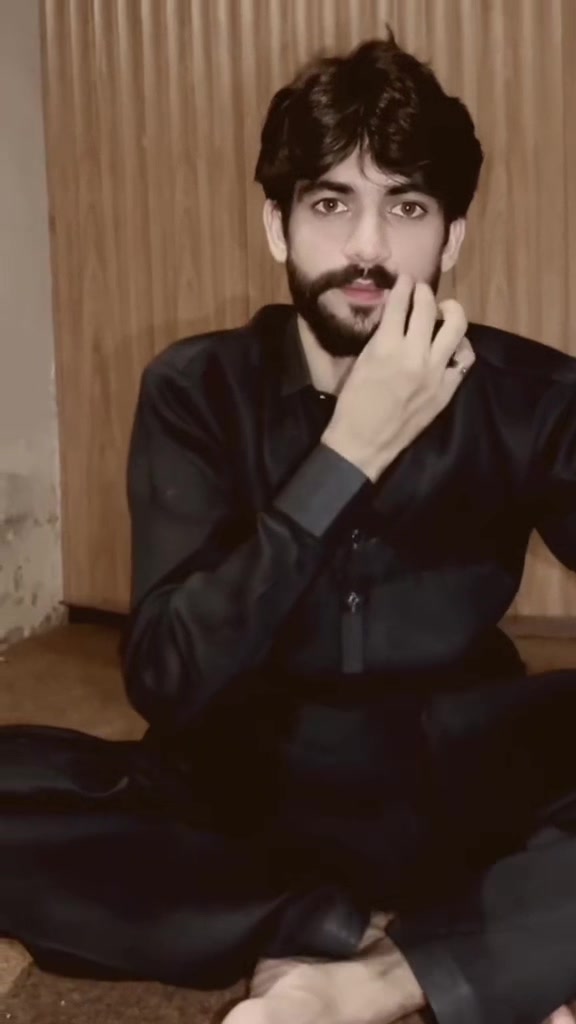@راجہ🍂