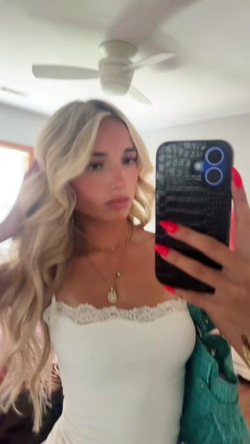 @bella