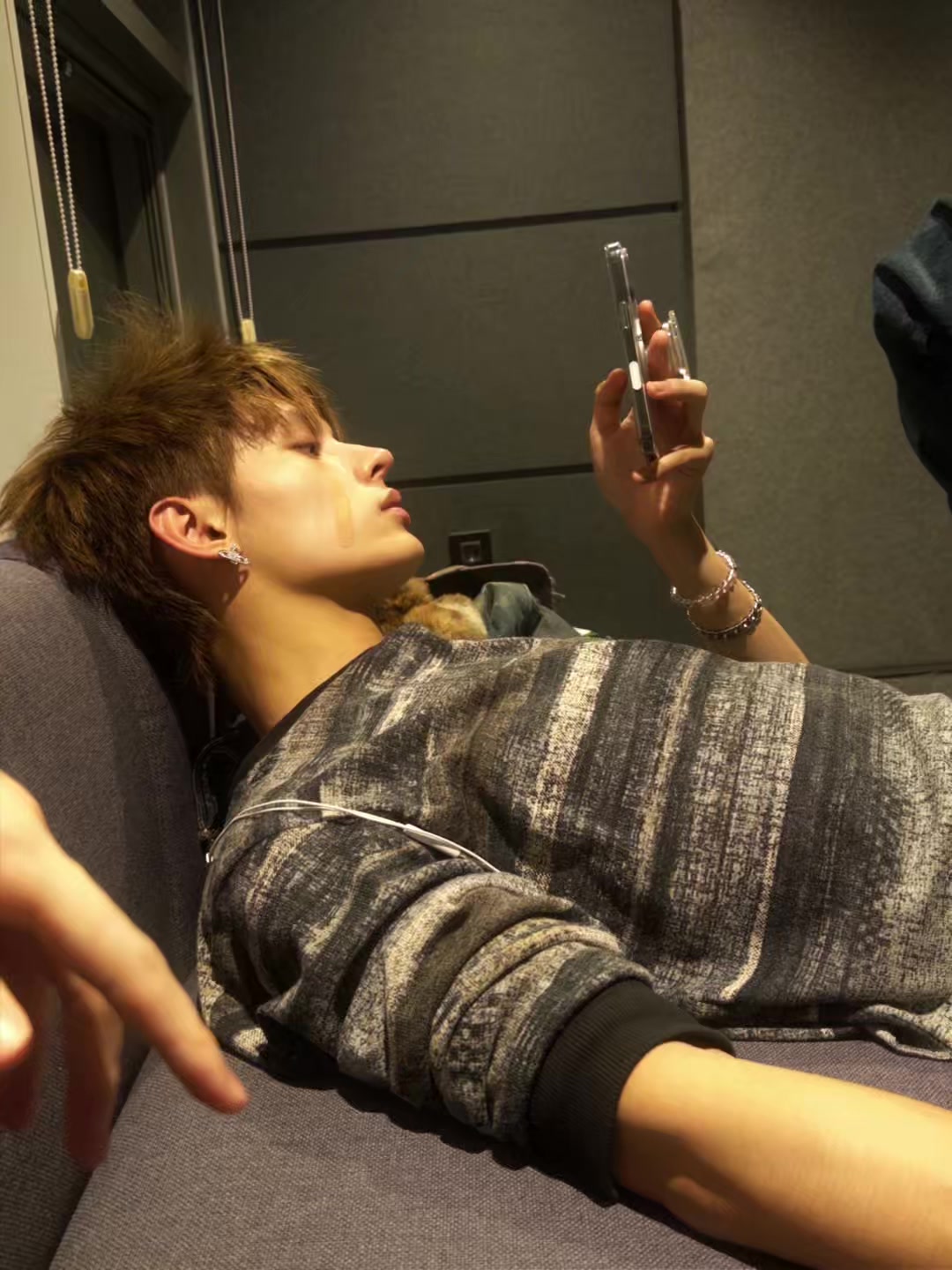 @YJ