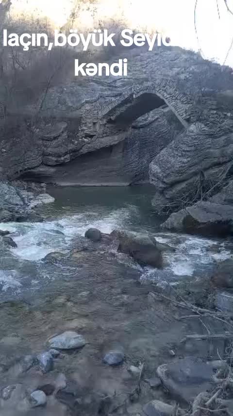 @L A &Ccedil; I N  041