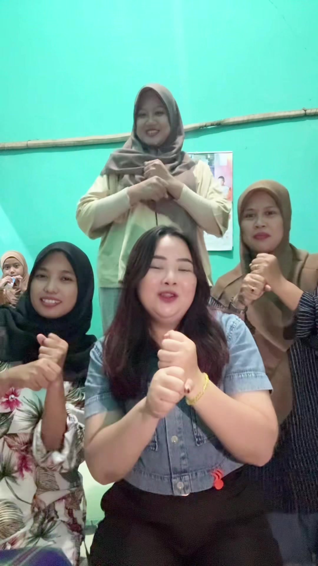 @Dewi | Review Makeup Skincare