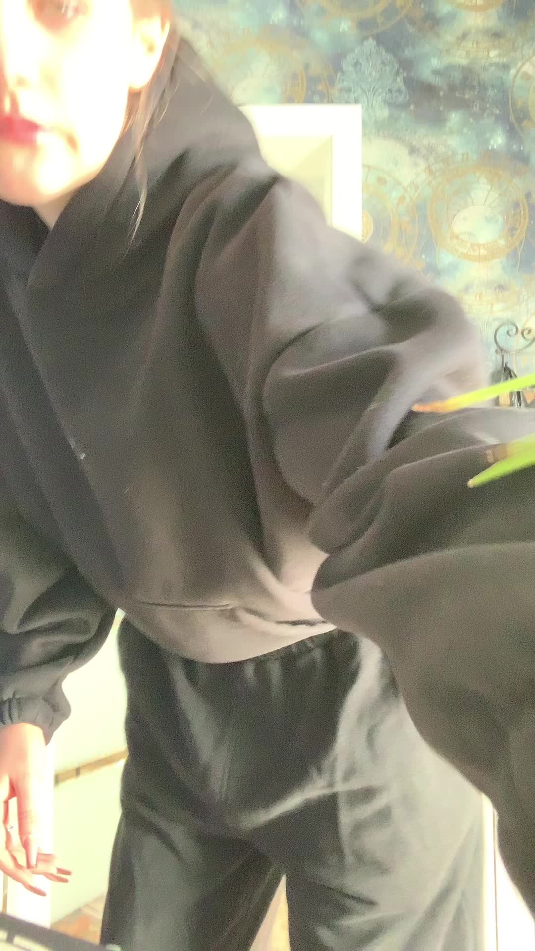 @🦂