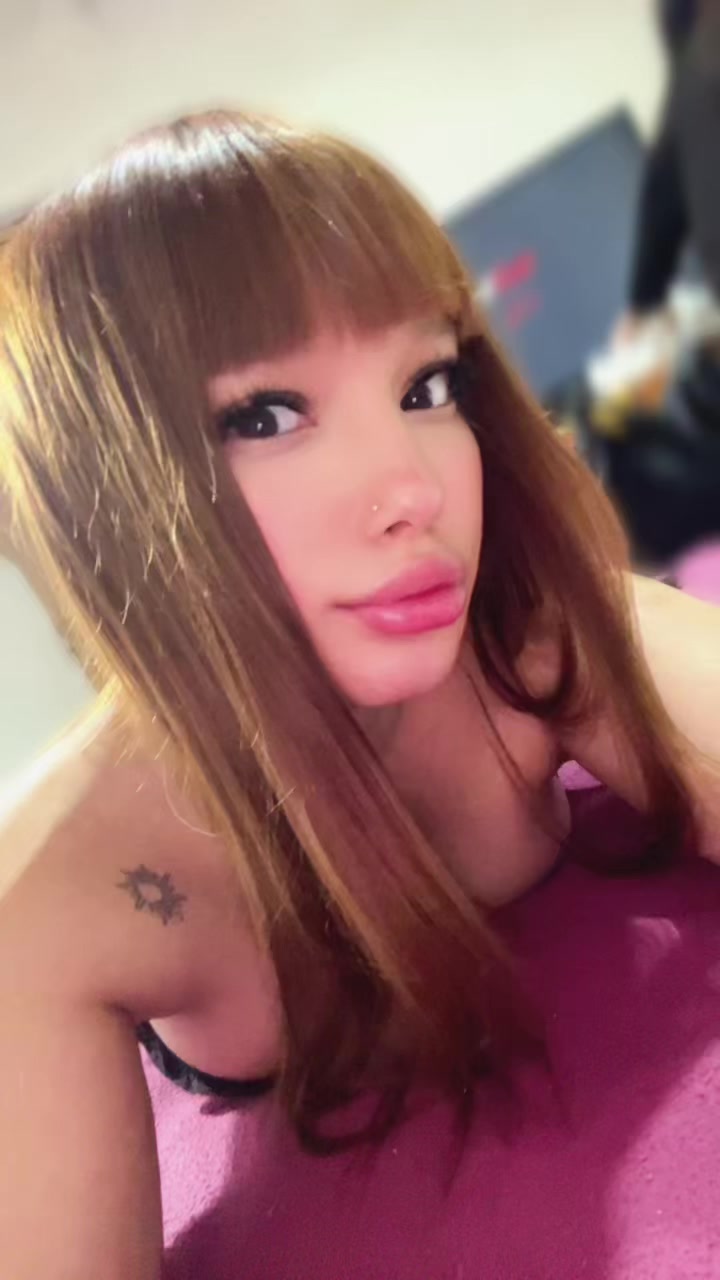 @larameza_