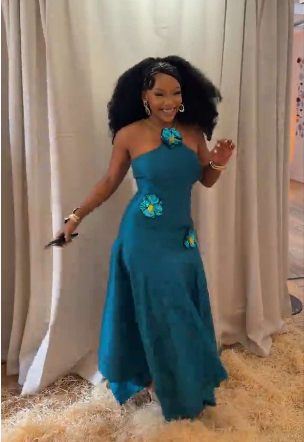 @KhanyaMzobe