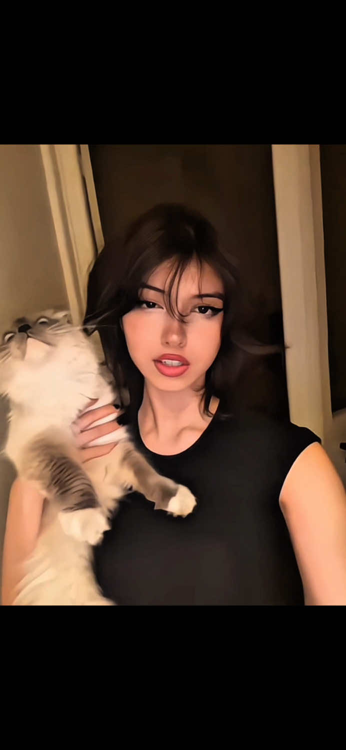 @👻𝐄𝐃𝐈𝐓𝐎𝐑👻