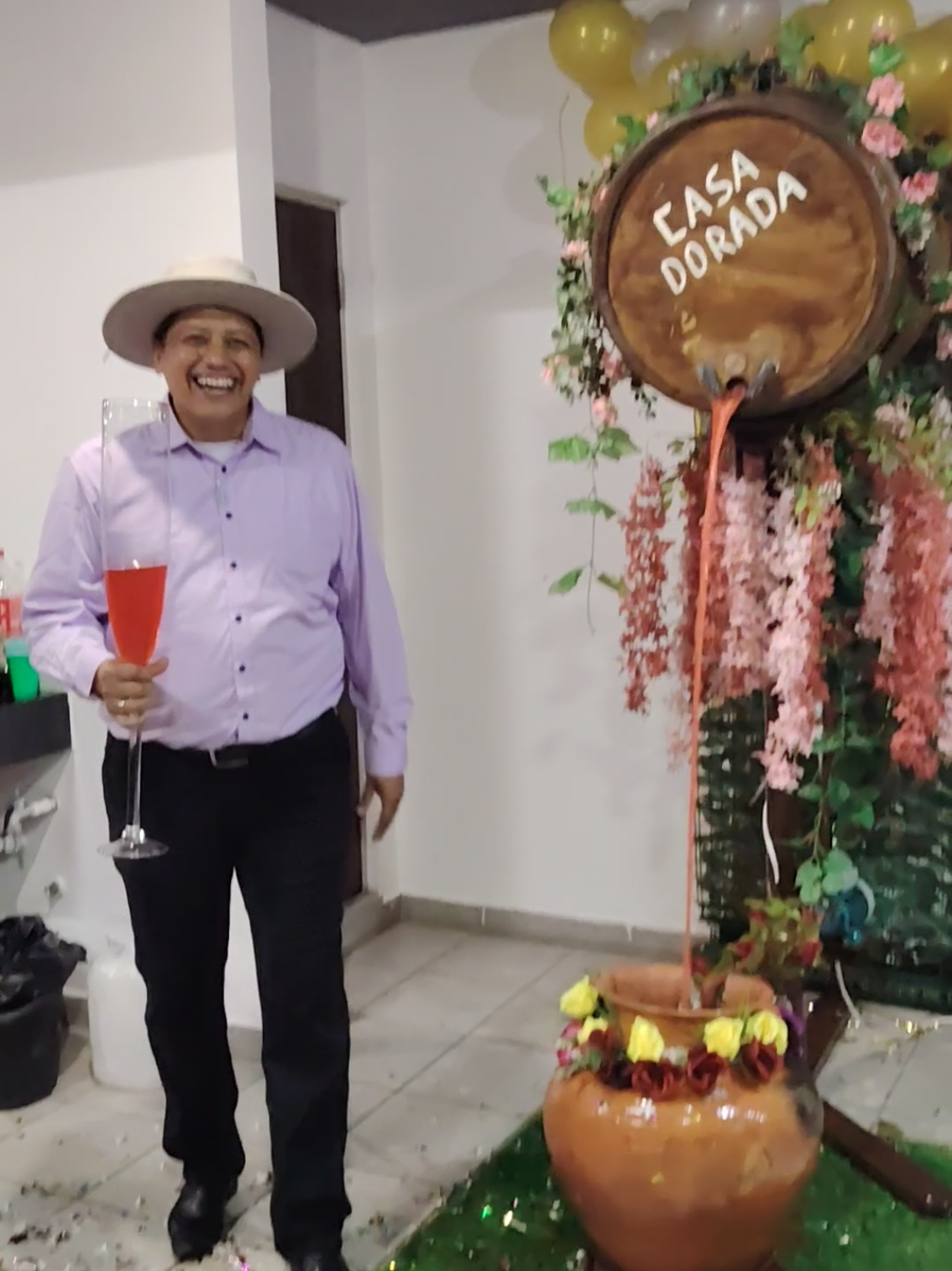 @Cascada de Vino, Casa Dorada