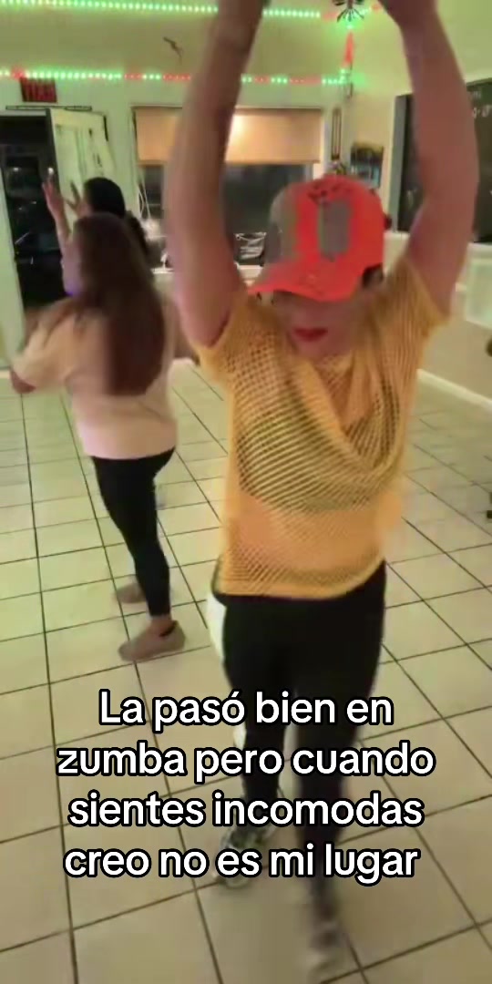 @vickisisepuede