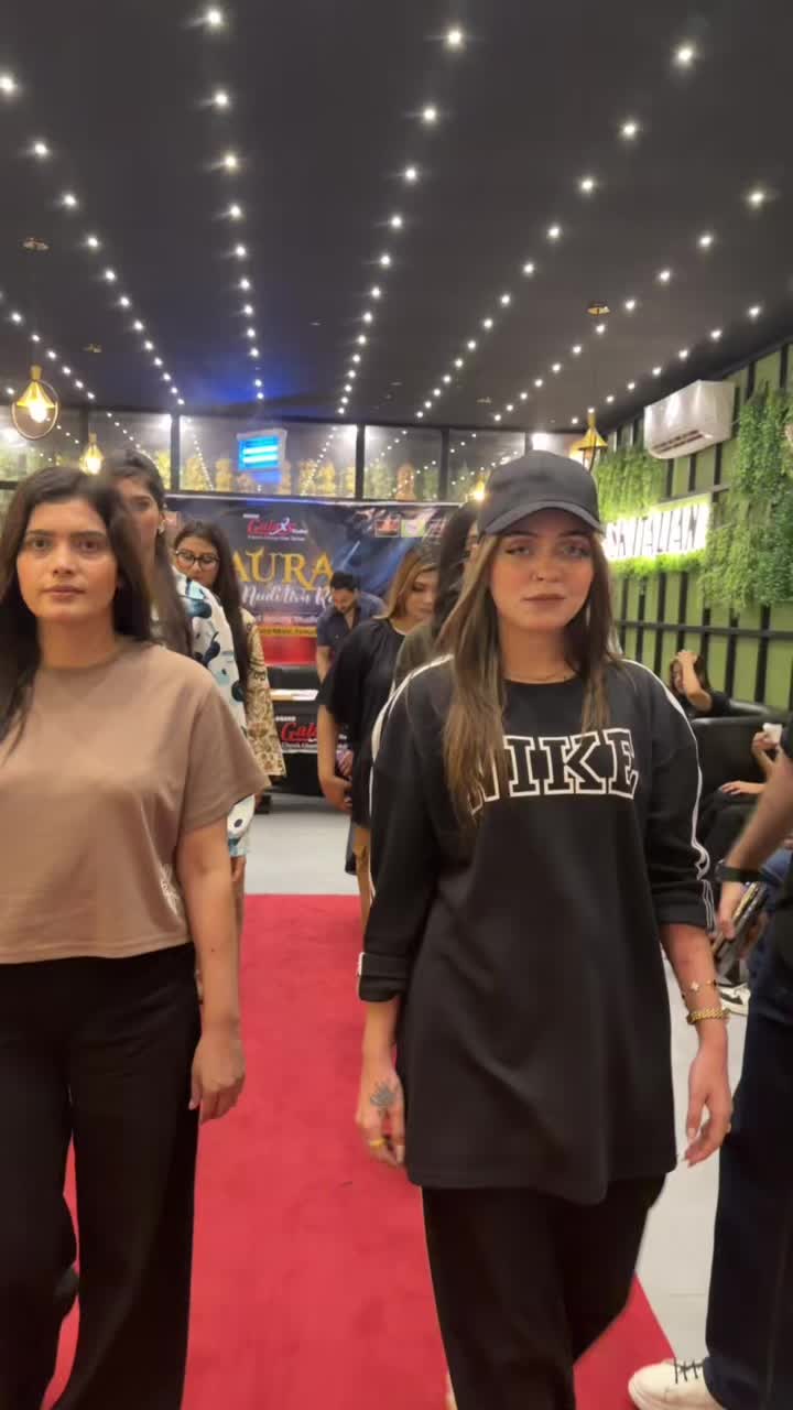 @modelsherry1