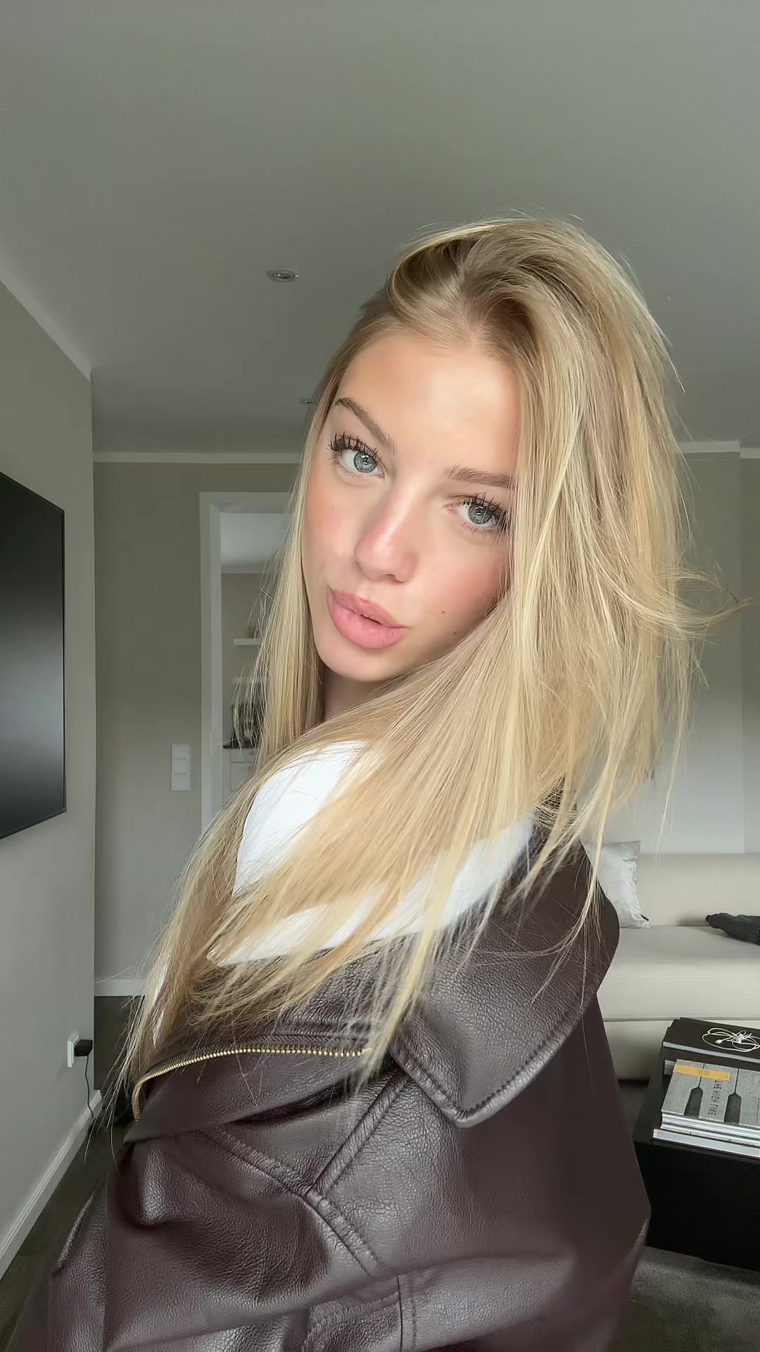 @Lenia