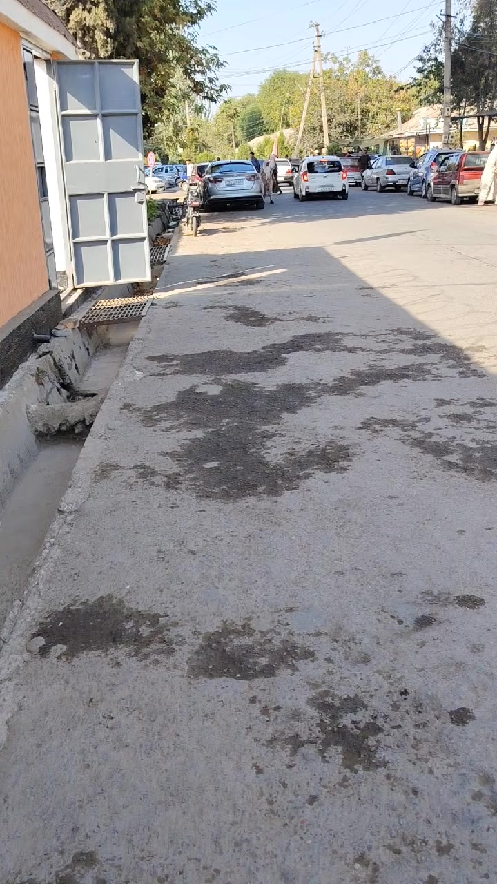 @...