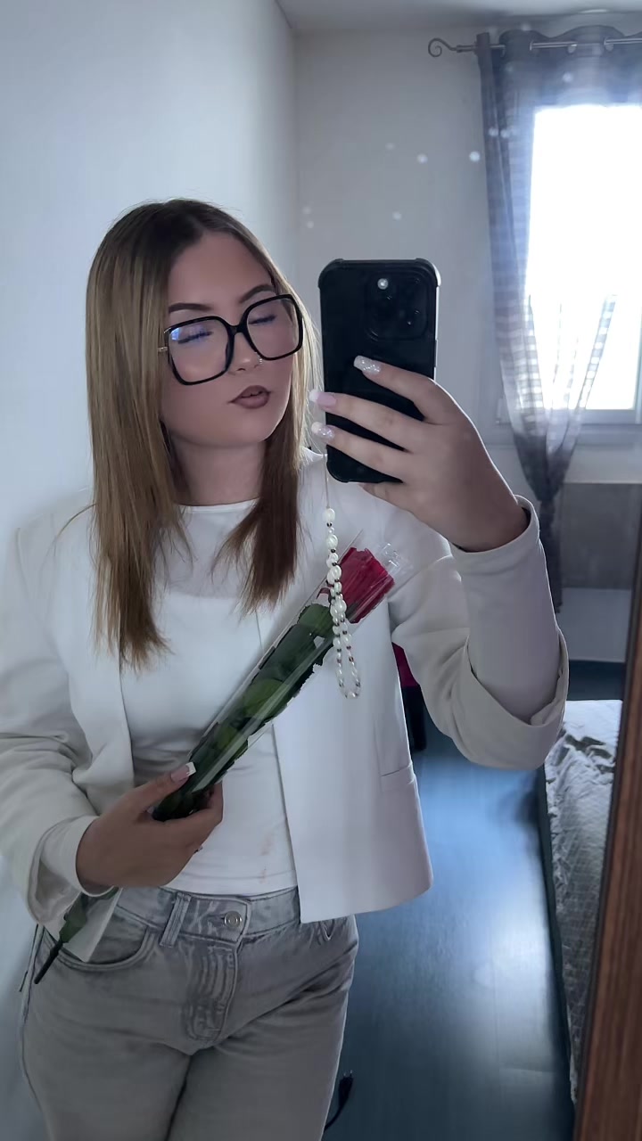 @𝓒𝓛𝓐𝓡𝓐 🍒