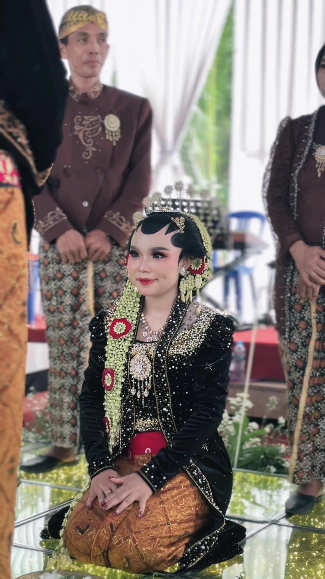 @Mbak Sari || Cucuk Lampah