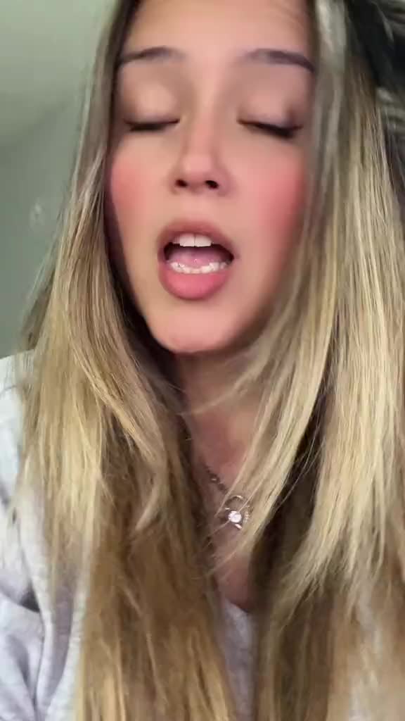 @Ѵєℓ&nu;єт&alpha;&upsilon;я&alpha;