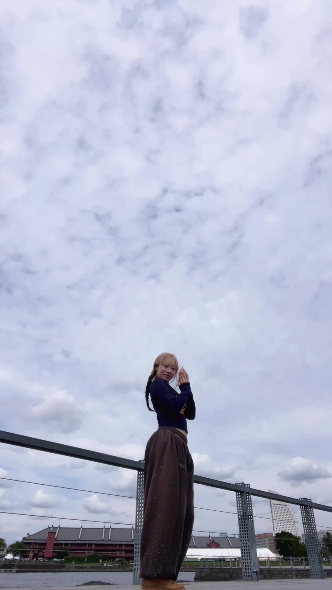 @もな