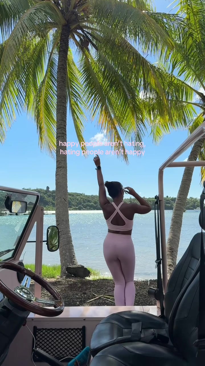 @Yana | Travel + Running Gal ๐