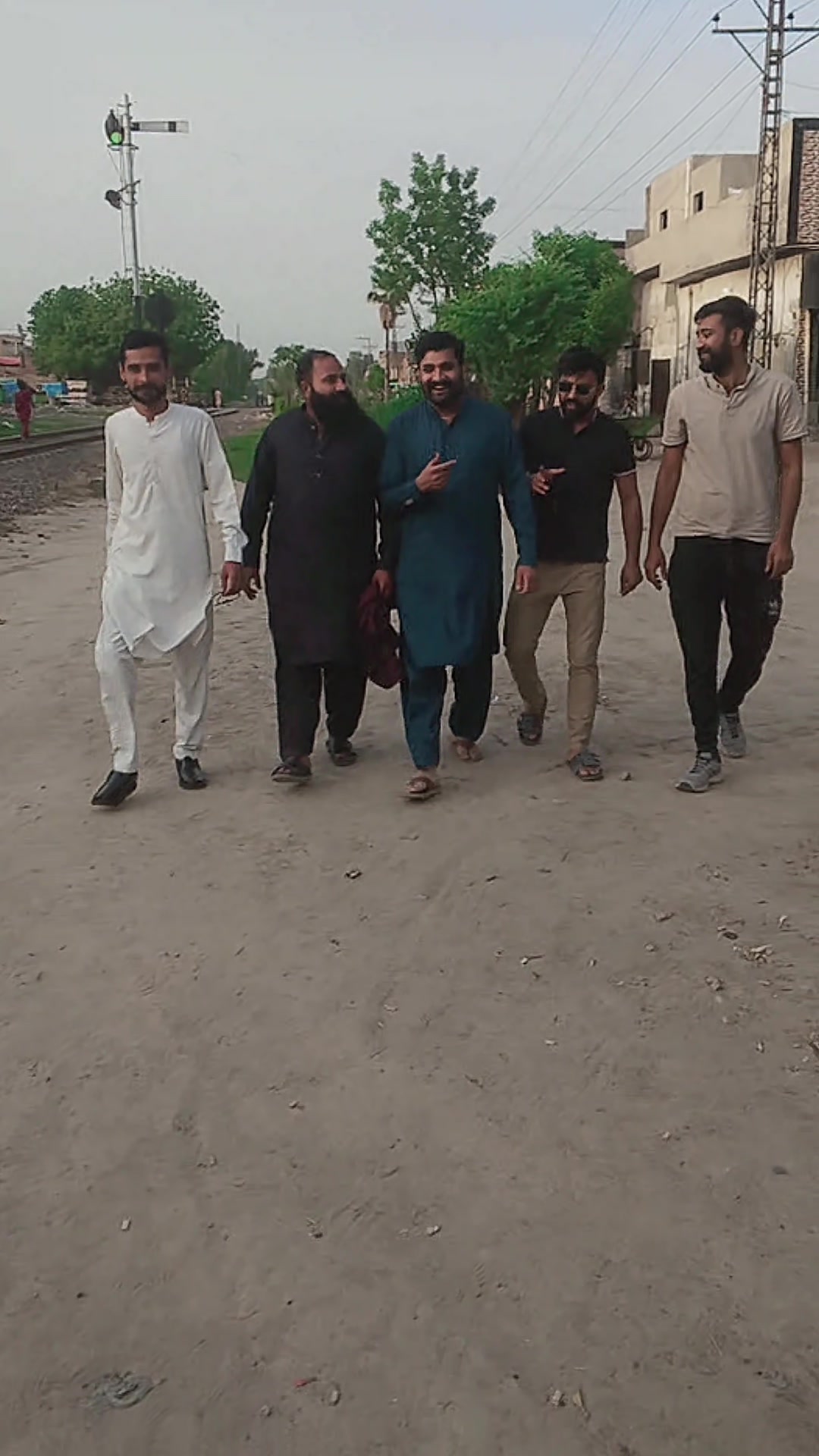 @LAG PALL RANT   MAILK BILAL