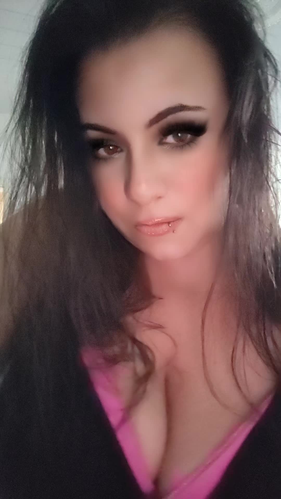 @bellaleiin