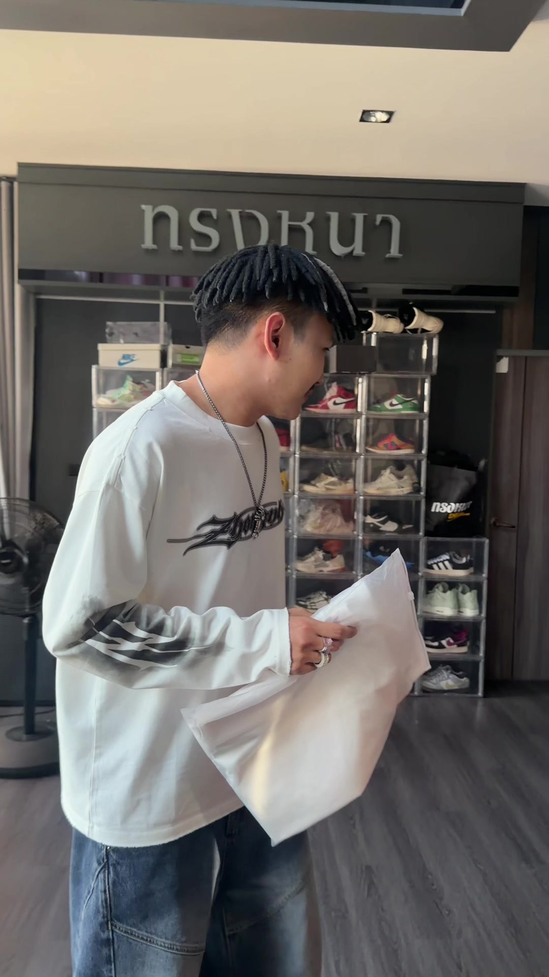 @ทรงหนา Sneaker