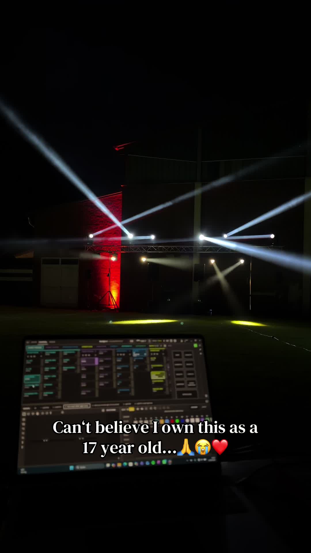 @stagejunkies