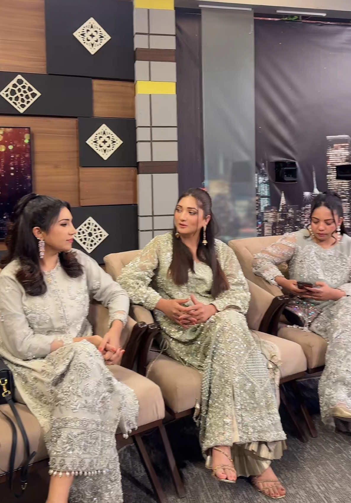@Manwa Sisters ✅