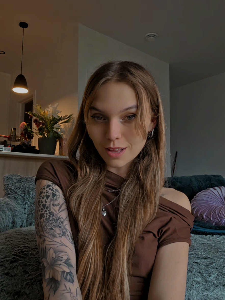 @H&eacute;l&eacute;na🖤