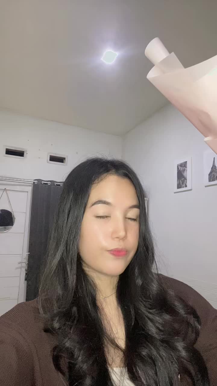 @Jshshjkskks