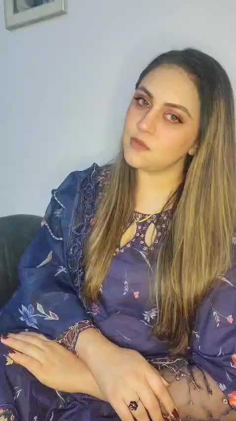 @Aroohanaz