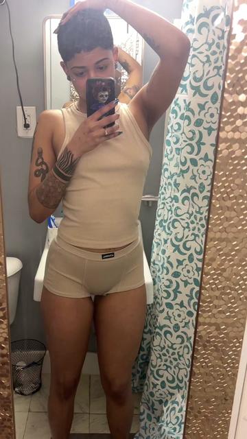 @jokesandgiggles25