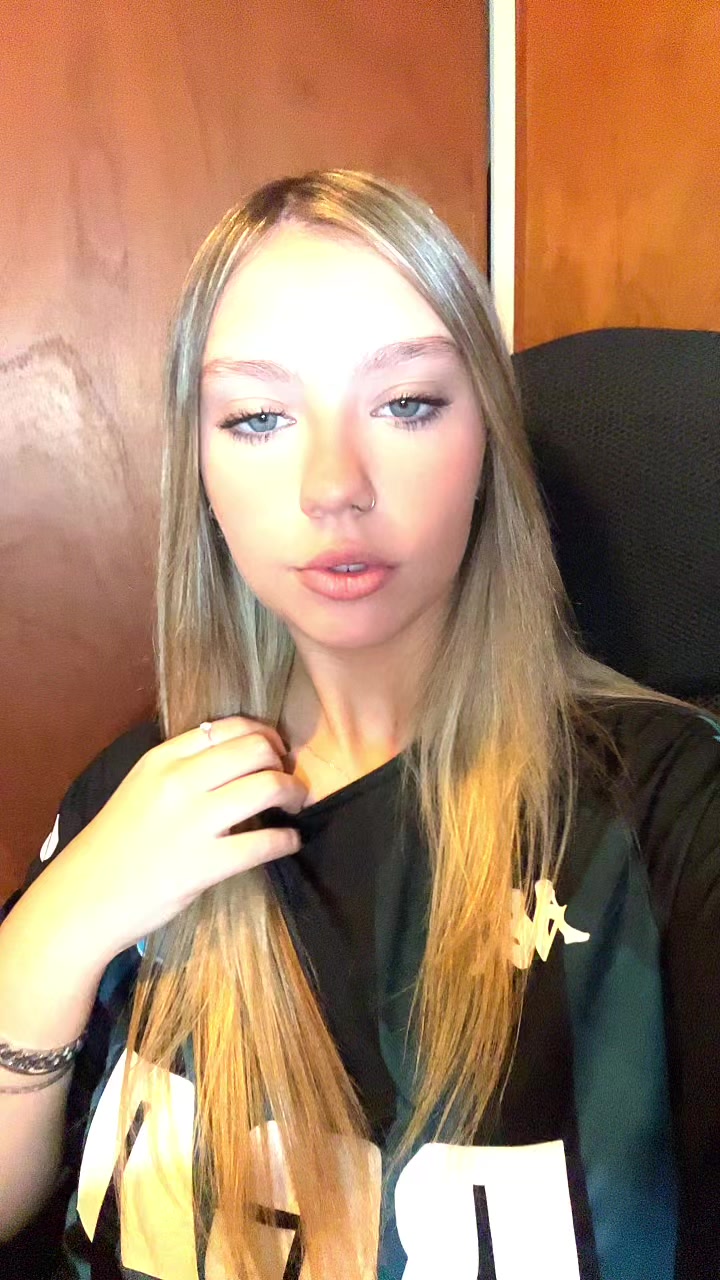 @vicky🍒