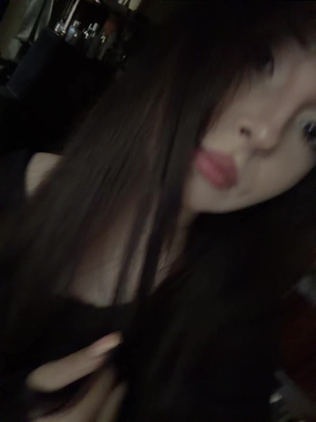 @／(≧ x ≦)＼