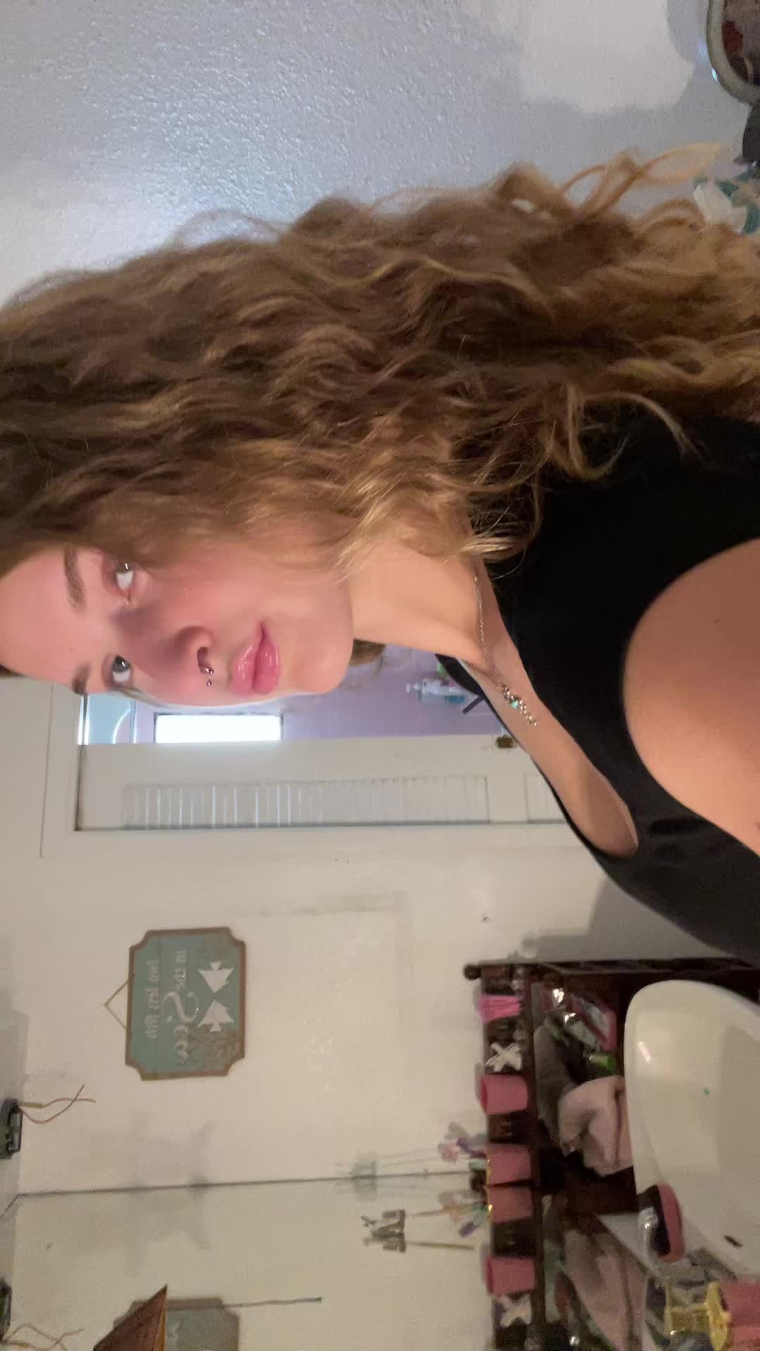 @Watswitthesehomiesdisinmy🧍&zwj;♀️