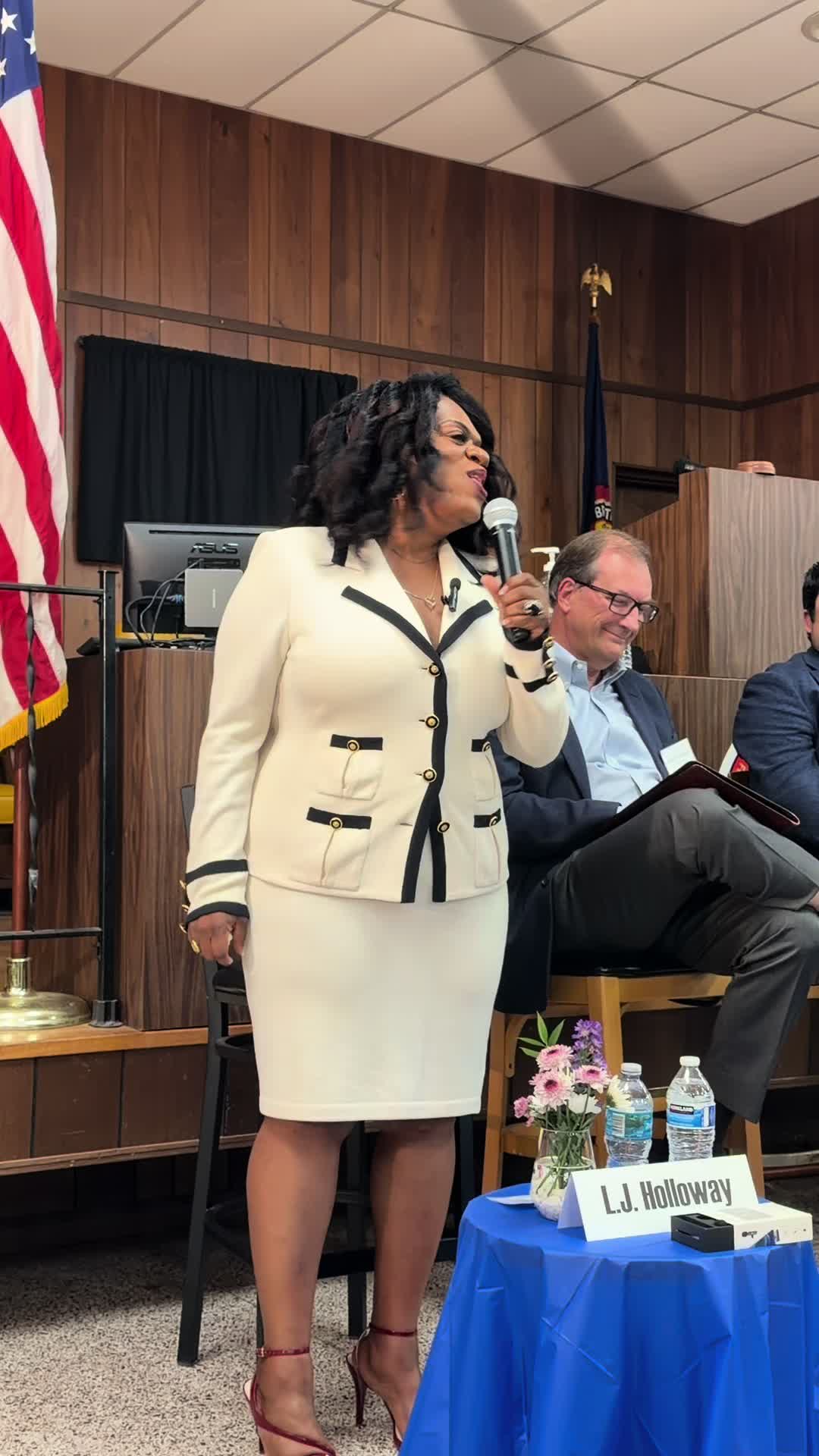 @LjHollowayforCongress