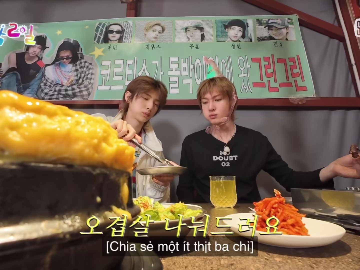 @trái dấu hút nhau