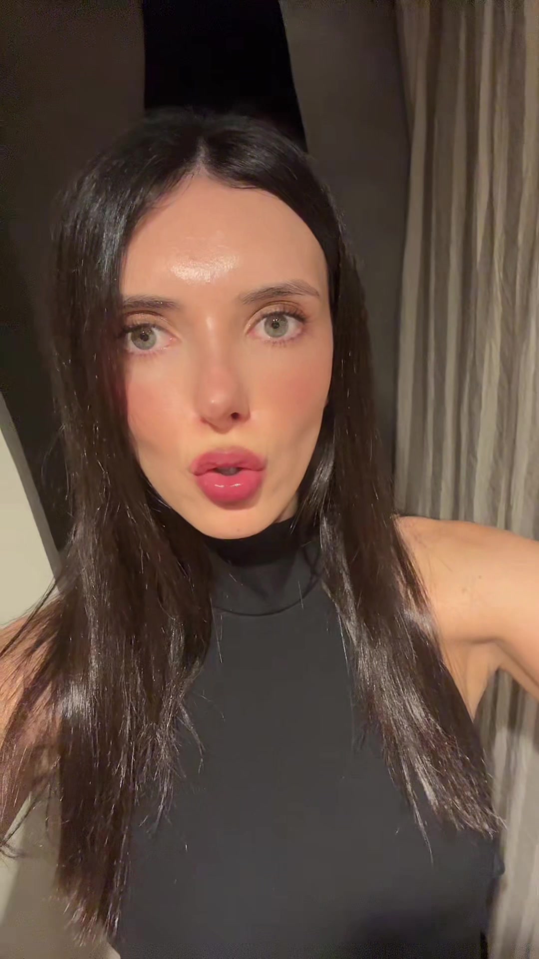 @vickyllana_