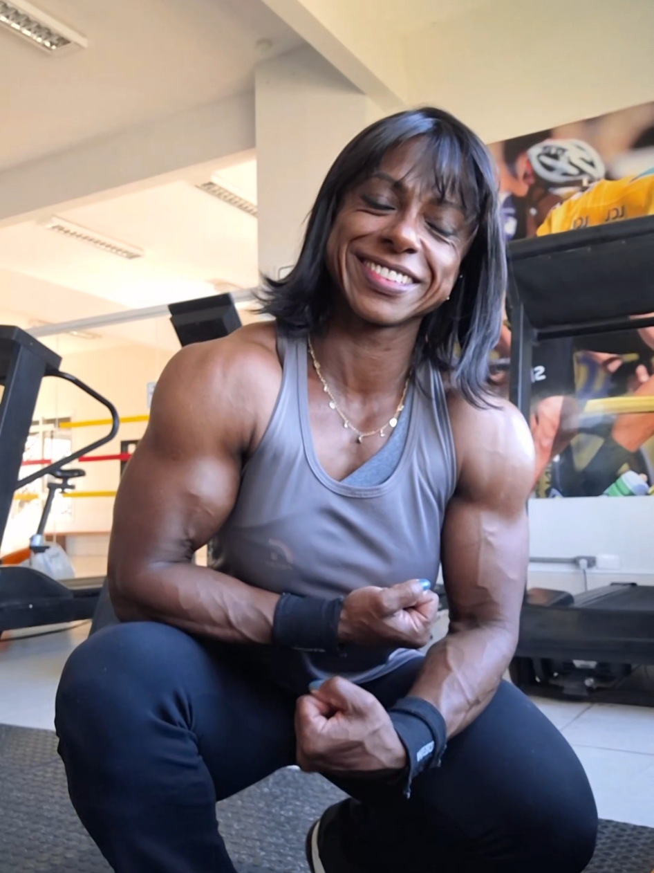 @Sarah_queenofmuscles👑